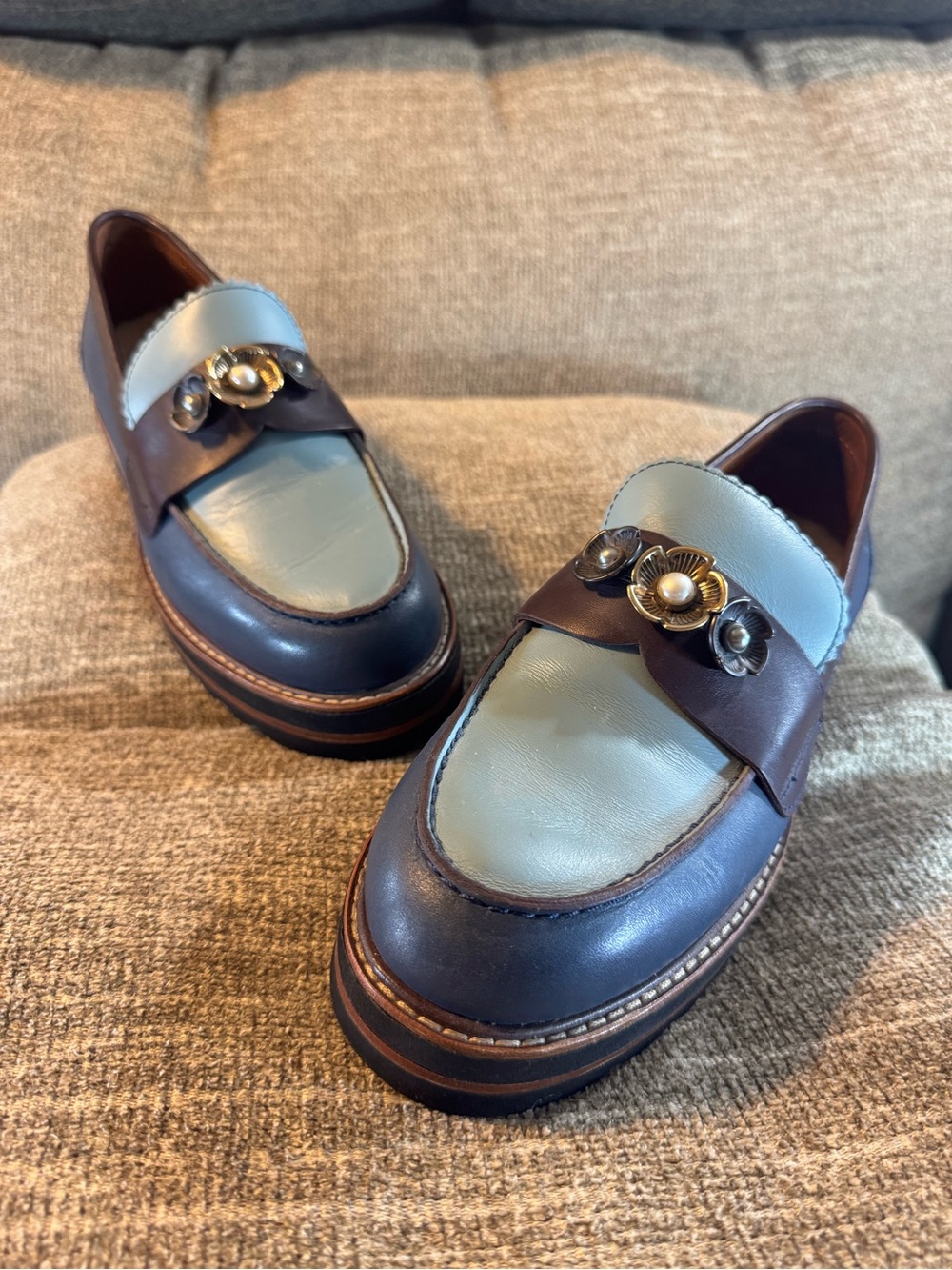Coach Lenox loafers featuring Tea Rose applique and pearly cabochons Size 8B - Picture 12 of 13